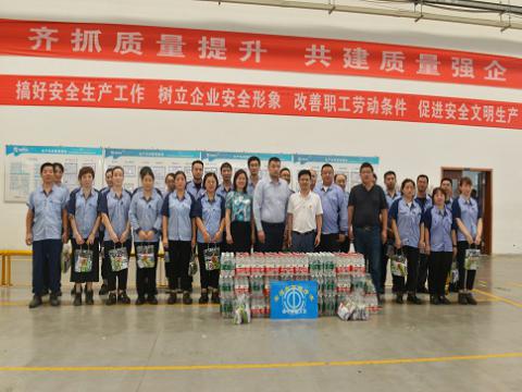 炎炎夏日，市总工会送清凉，丝丝关爱暖人心